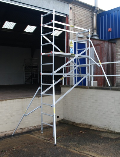 aluminum scaffolding with stairs